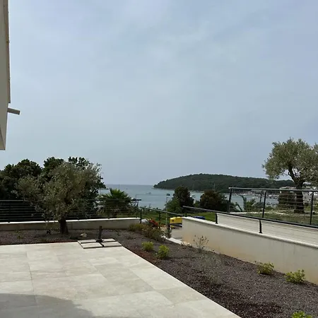 Gea S Bazenom Pet Friendly