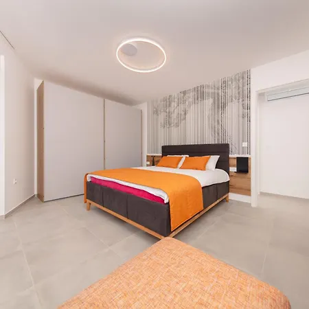 Gea S Bazenom Pet Friendly