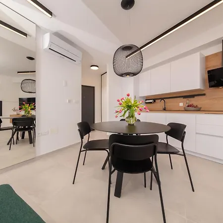 Gea S Bazenom Pet Friendly * 班约勒