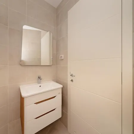 Gea S Bazenom Pet Friendly